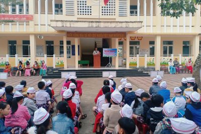 Tuyên truyền phòng chống dịch bệnh Covid-19, hướng dẫn cách đeo khẩu trang và 06 bước rửa tay đúng cách cho các em học sinh toàn trường